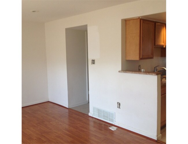 Building Photo - 6430 Colonial Knolls