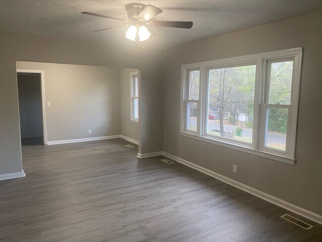 Foto del edificio - Move in Special!!!! 3/1 Home with bonus room!