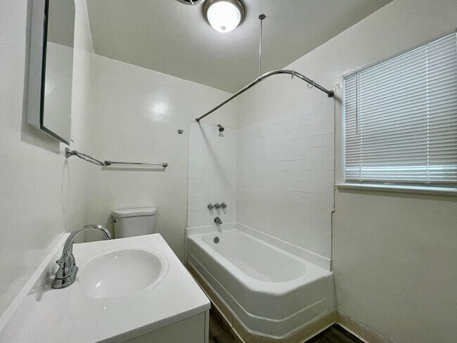 Foto del edificio - Cozy 1bd 1 ba In Los Angeles
