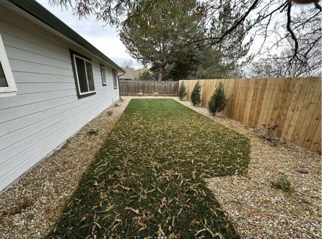 Foto del edificio - 7337 W Desert Ave