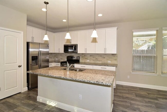 Building Photo - 1050 Kenney Fort Crossing