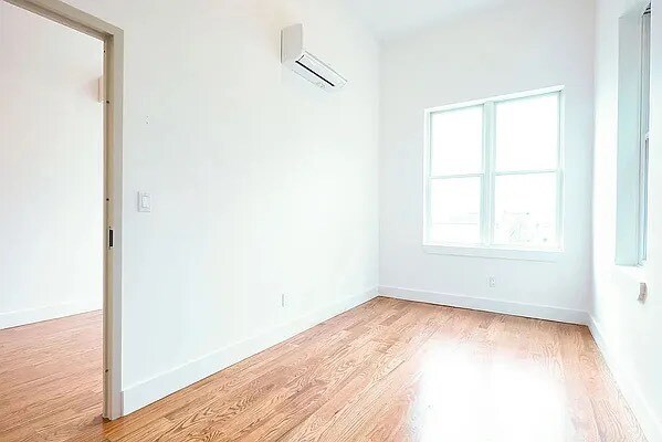 Building Photo - 1068 Putnam Ave