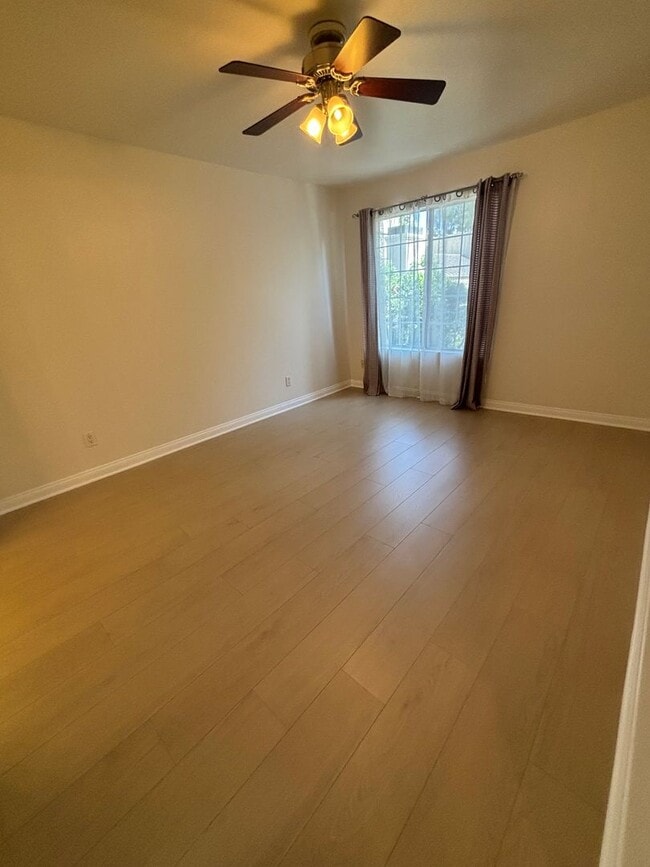 Foto del edificio - Amazing 1 Bedroom Condo at "The Met" Woodl...