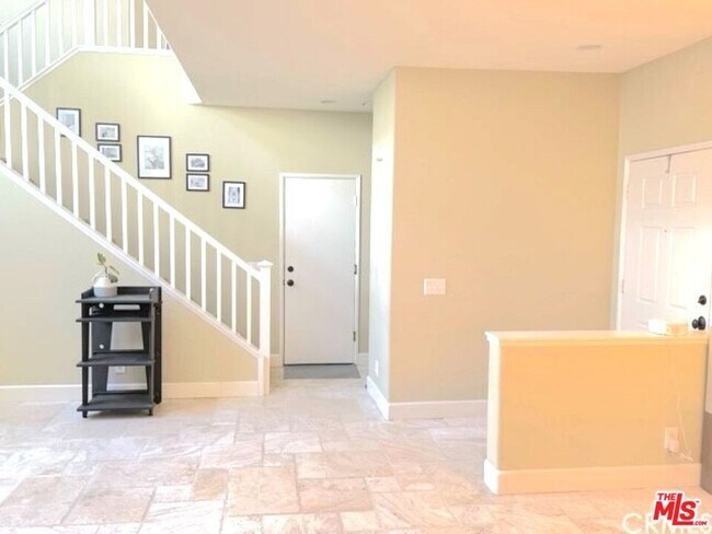 Foto del edificio - 1157 E Moreno Way