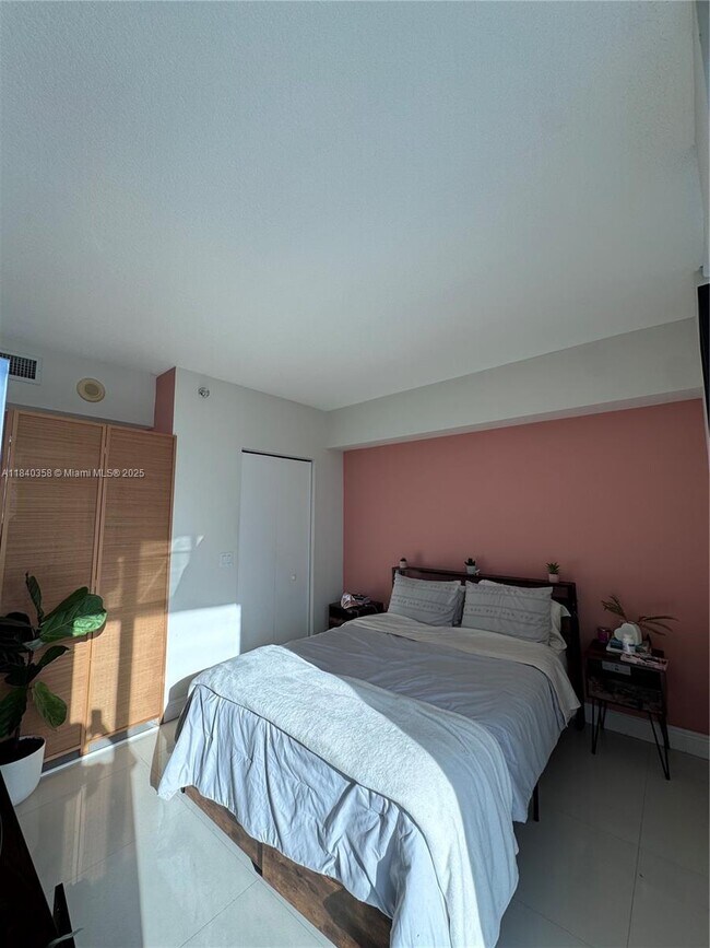 Foto del edificio - 185 SW 7th St