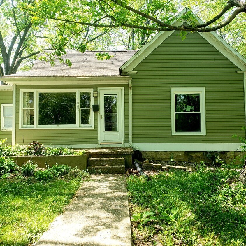Primary Photo - 4 bedroom, 2 bath home - Available July 2026!