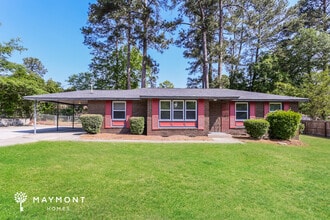 Building Photo - 3005 Pinewood Dr