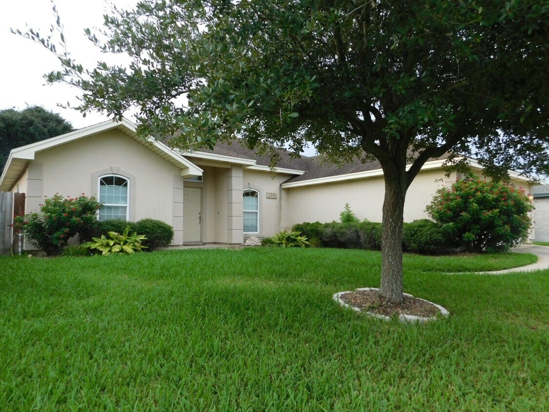 Foto principal - Spacous Southside Split Bedroom Home