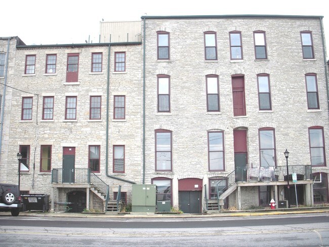 Photo-Back edificio - Water's Edge Apartments