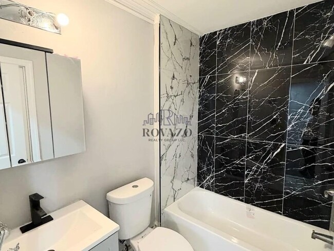 Building Photo - 206 12th Ave