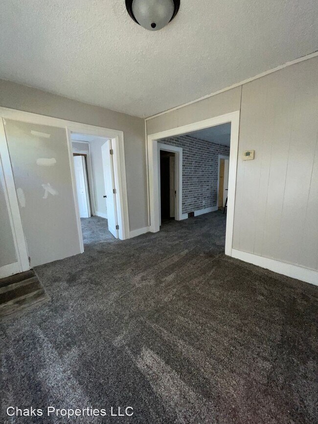 Building Photo - 3 br, 1 bath House - 1413 E 5th St