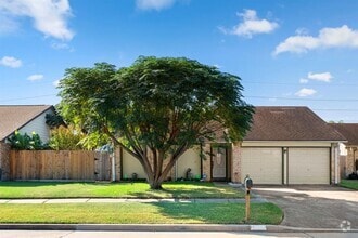 Building Photo - 16323 La Luna Dr