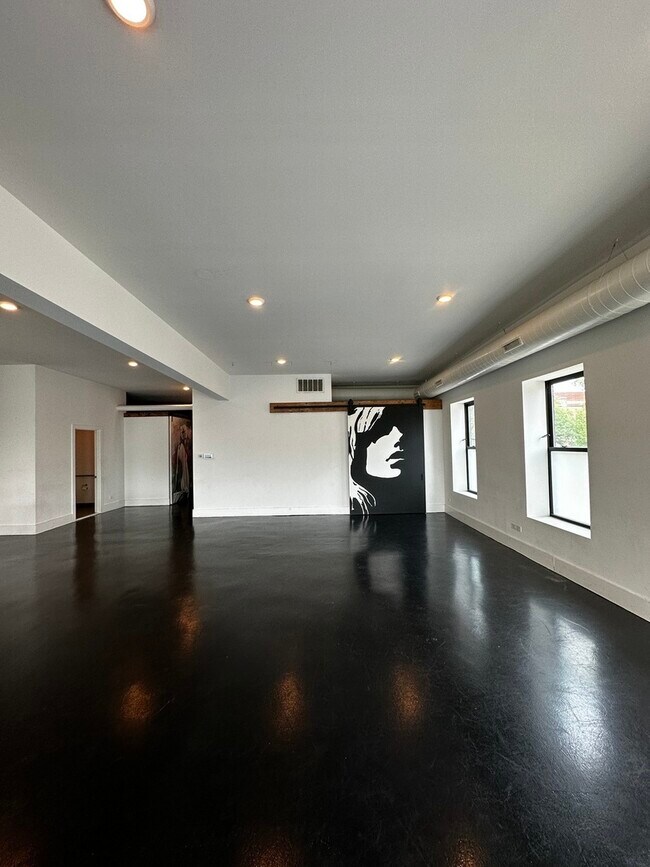Foto del edificio - 2500 W Chicago Ave