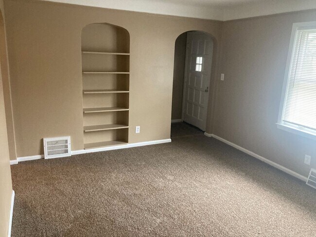 Foto del edificio - 22074 Pleasant Ave