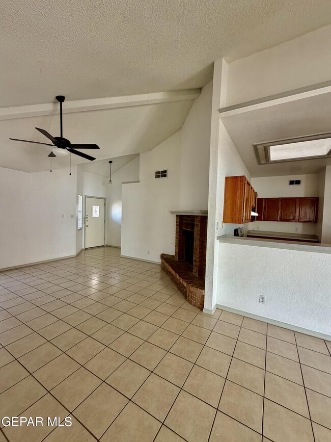 Building Photo - 1468 Plaza Verde Dr