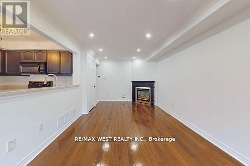 Photo du bâtiment - 56 Long Point Dr