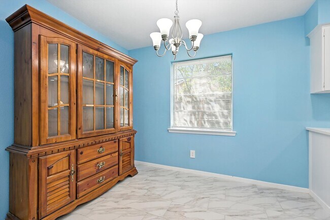 Foto del edificio - 1713 Japonica Ln