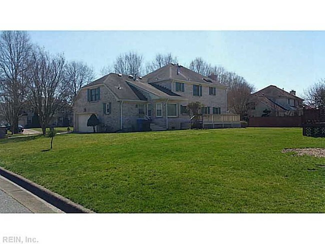 Building Photo - 1121 Fallbrook Bend