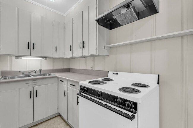 Building Photo - 305 Old West Point Rd