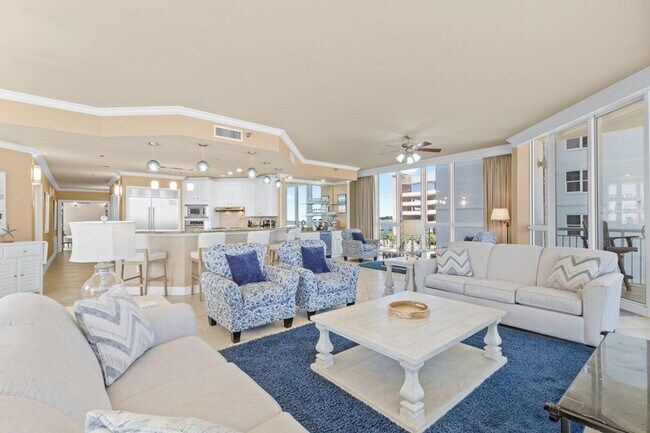 Foto del edificio - 825 W Beach Blvd