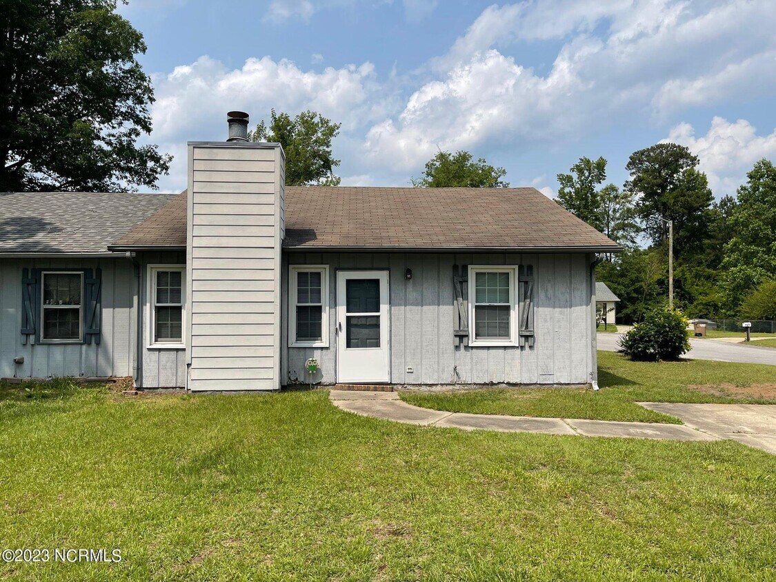 205 Hilda Rd, Jacksonville, NC 28546 Townhouse for Rent in