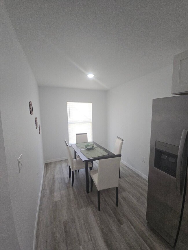 Foto del edificio - 302-304 Ave P NW