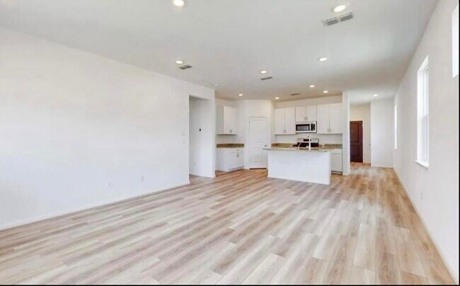 Foto del edificio - 2723 Forest Retreat Ln