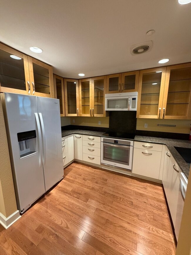 Photo - WONDERFUL COLUMBIA SHORES CONDO!