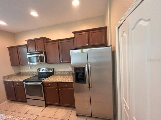 Building Photo - 10612 Savannah Plantation Ct