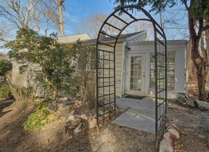 Building Photo - 2 Cross Hwy