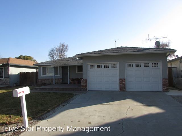 Primary Photo - 816 Emerald Pl