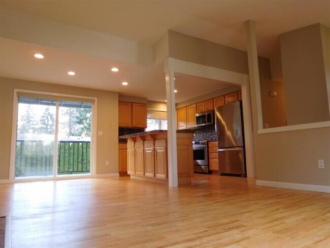 Building Photo - 4 bedroom in Kirkland WA 98034