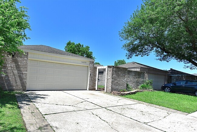 Foto del edificio - 16222 Queensdale Dr