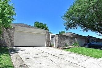 Building Photo - 16222 Queensdale Dr
