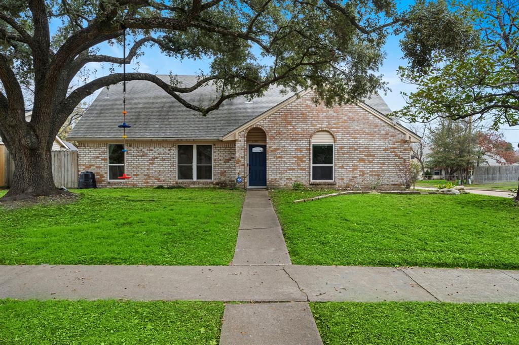 Foto principal - 6202 Golden Forest Dr