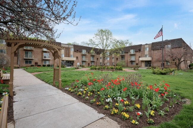 Building Photo - Fountain Gardens