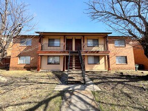 Building Photo - 2202 Hunt Dr