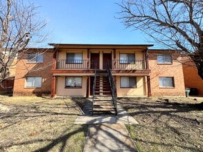 Building Photo - 2202 Hunt Dr