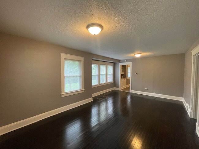 Building Photo - 8226 Flora Ave