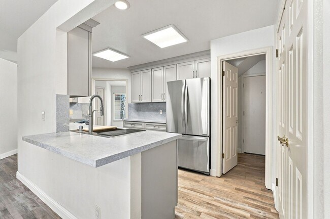 Foto del edificio - Updated 3-Bedroom Home in Cupertino with Top-Rated Cupertino Schools