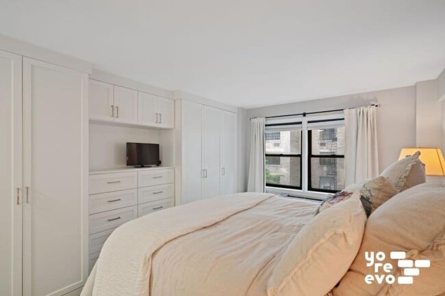 Building Photo - 1 bedroom in New York NY 10003