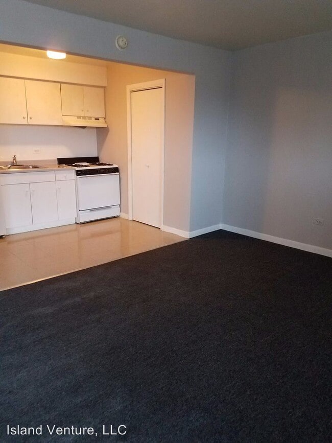 Building Photo - 2242 Burr Oak Ave
