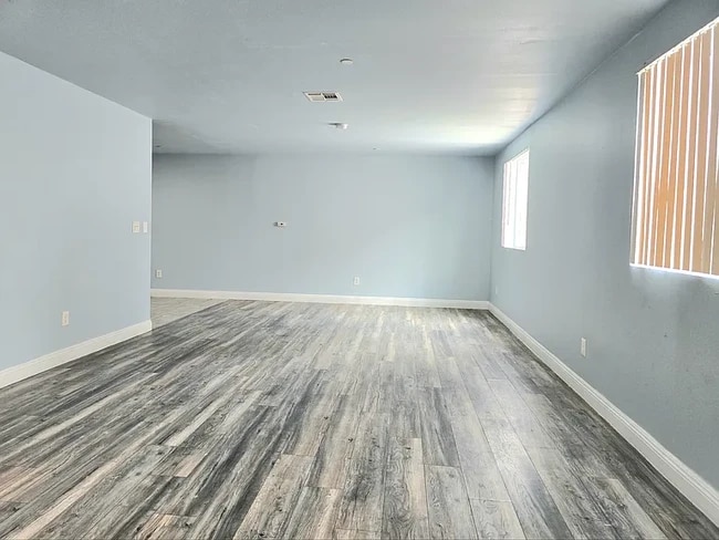 Foto del edificio - 713 W 58th St