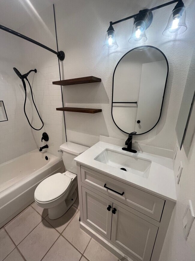 Foto del edificio - Available 9/1/25! Upgraded Studio in Heart...