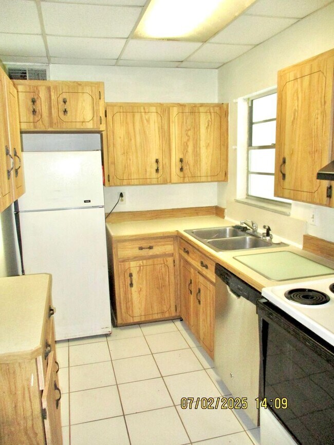 Foto del edificio - Spacious 3-Bedroom, 2-Bathroom Home in Des...