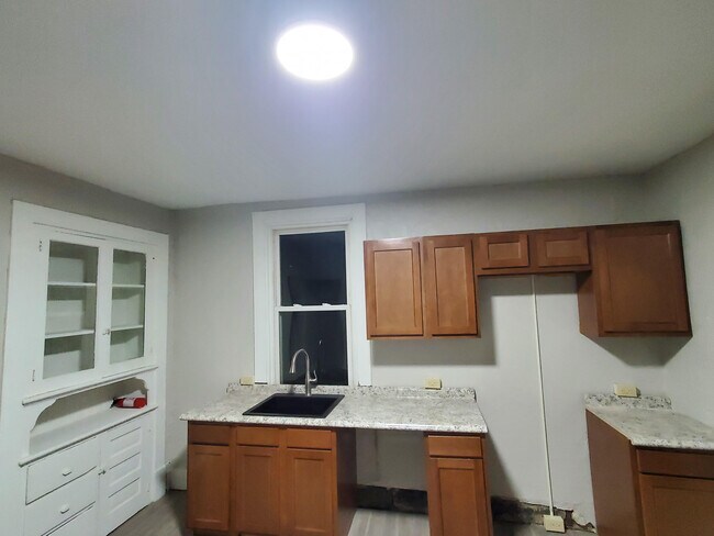 Foto del edificio - 550 Railroad St