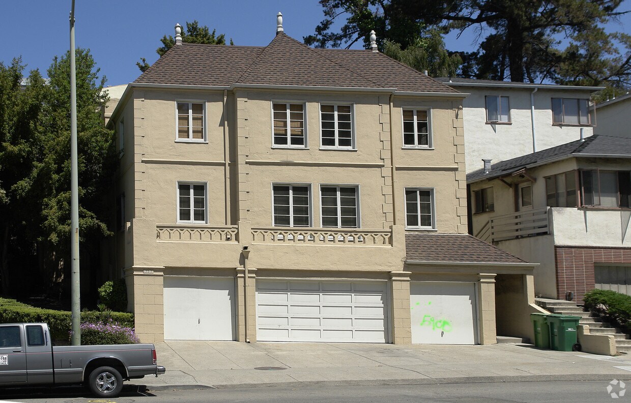 Primary Photo - 3101 Park Blvd