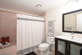 Building Photo - 135 Cypress Way E