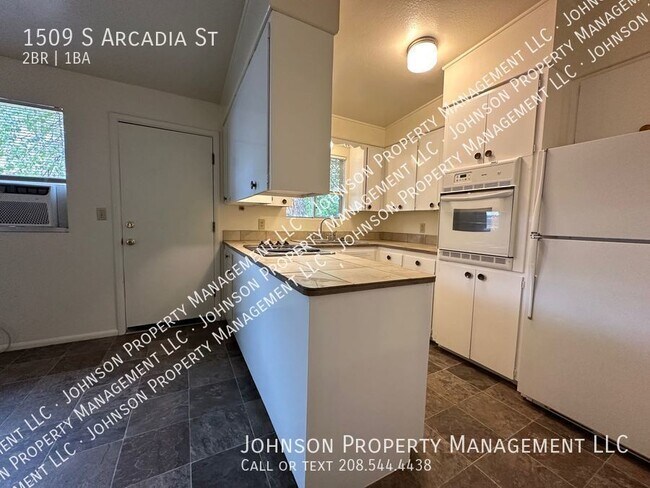 Building Photo - Charming 2-Bedroom Boise Bench Duplex with...