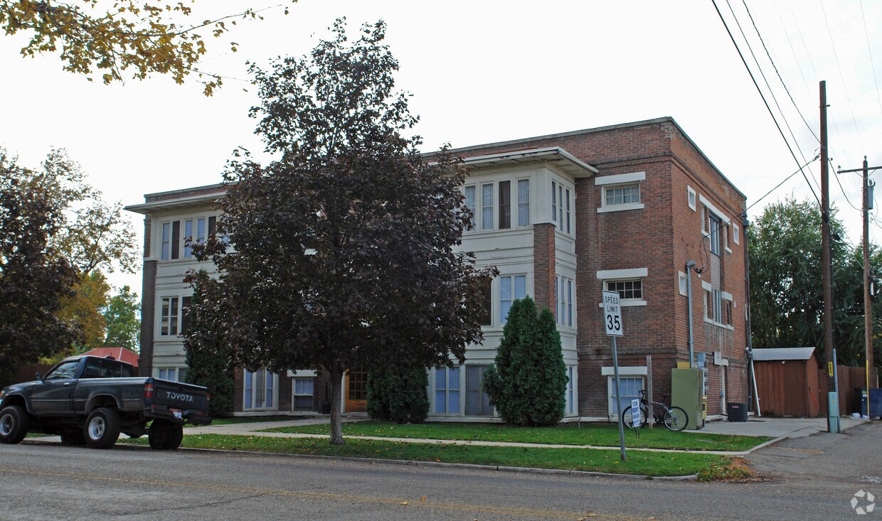 Building Photo - 1615 2nd St S